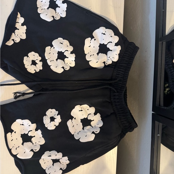 Black and White Floral Men's Shorts - Picture 2 of 3